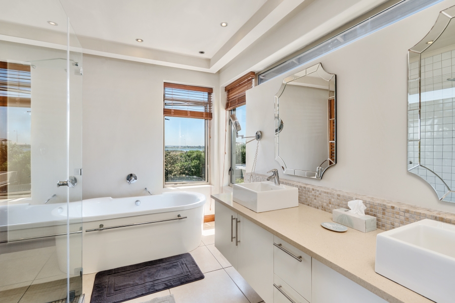 4 Bedroom Property for Sale in Sunset Beach Western Cape